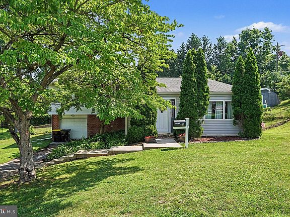 2nd image of 457 Stacey Dr