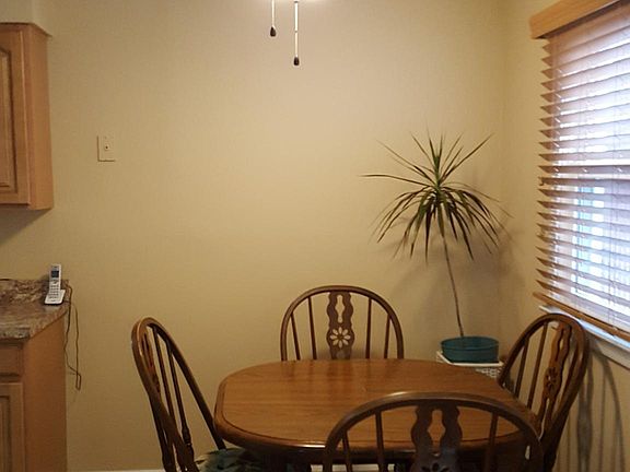 4th image of 176 Memphis Ave