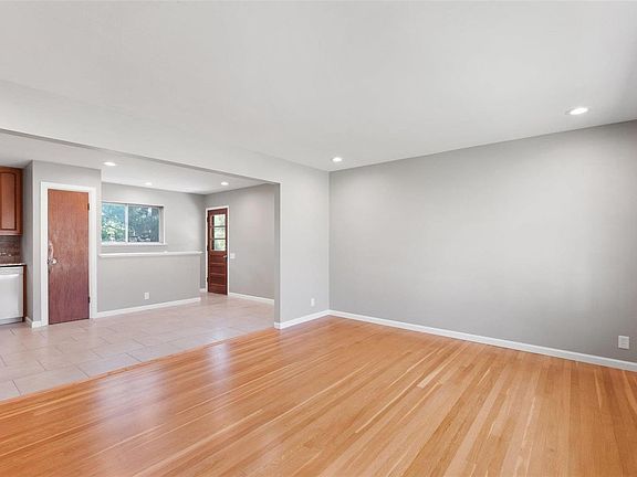 5th image of 3919 Southern Aire Dr