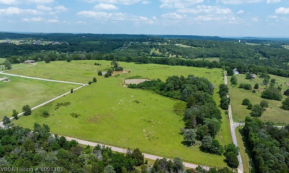 1st image of Pine Hollow Dr