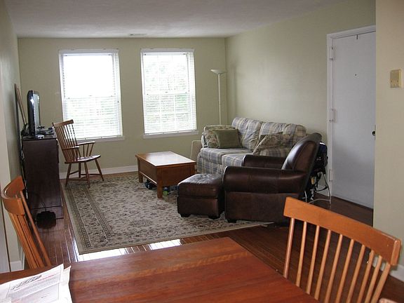 2nd image of 2845 S Buchanan St APT B2