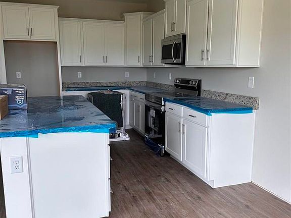 3rd image of 905 Ash St