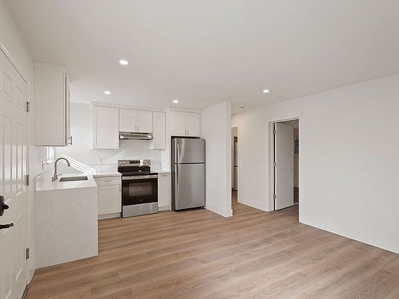 2nd image of 1622 Palm St #101