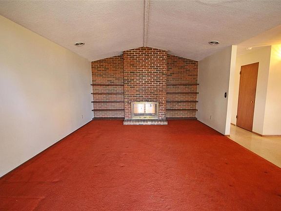 3rd image of 9140 Desmond Dr