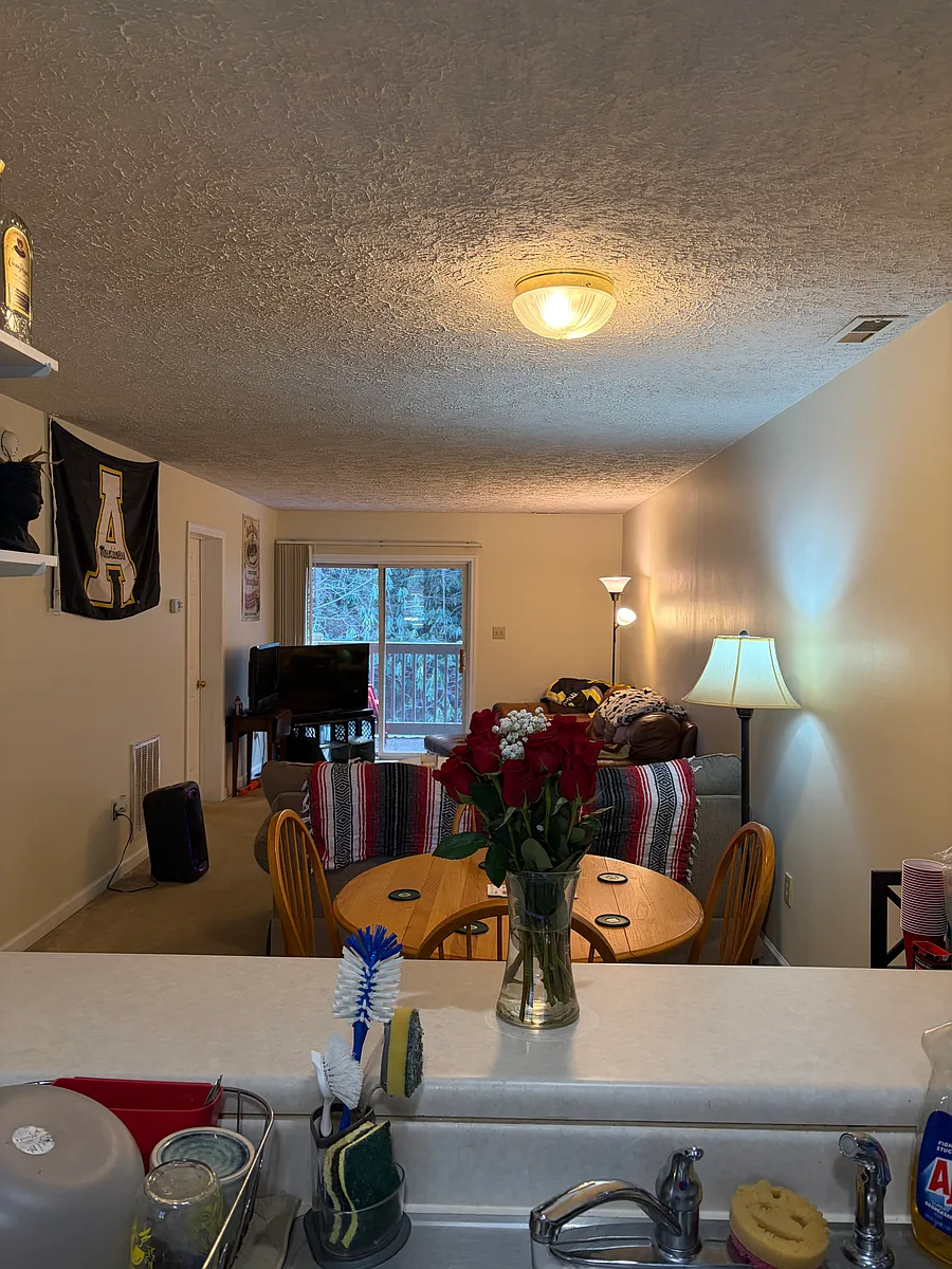 Building Photo - 800 Meadowview Dr #15