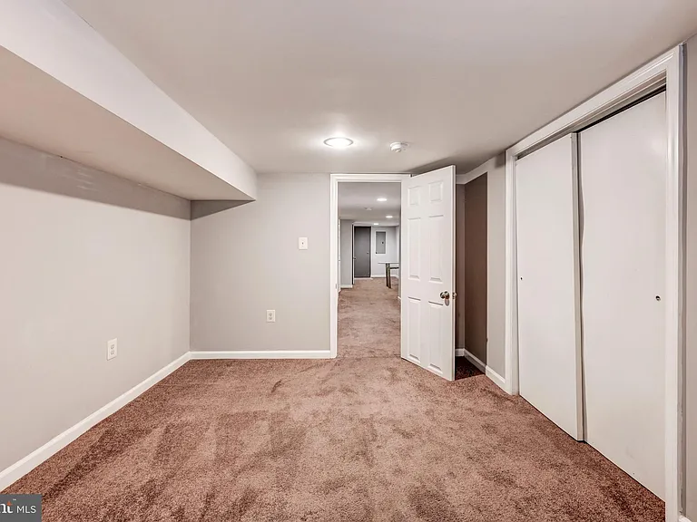 2103 E Madison St — Photo 18