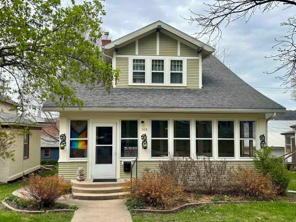 508 W Main St, Decorah, IA 52101