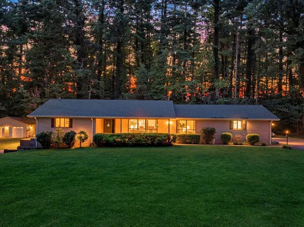 102 Arbor Ln, Hendersonville, NC 28791
