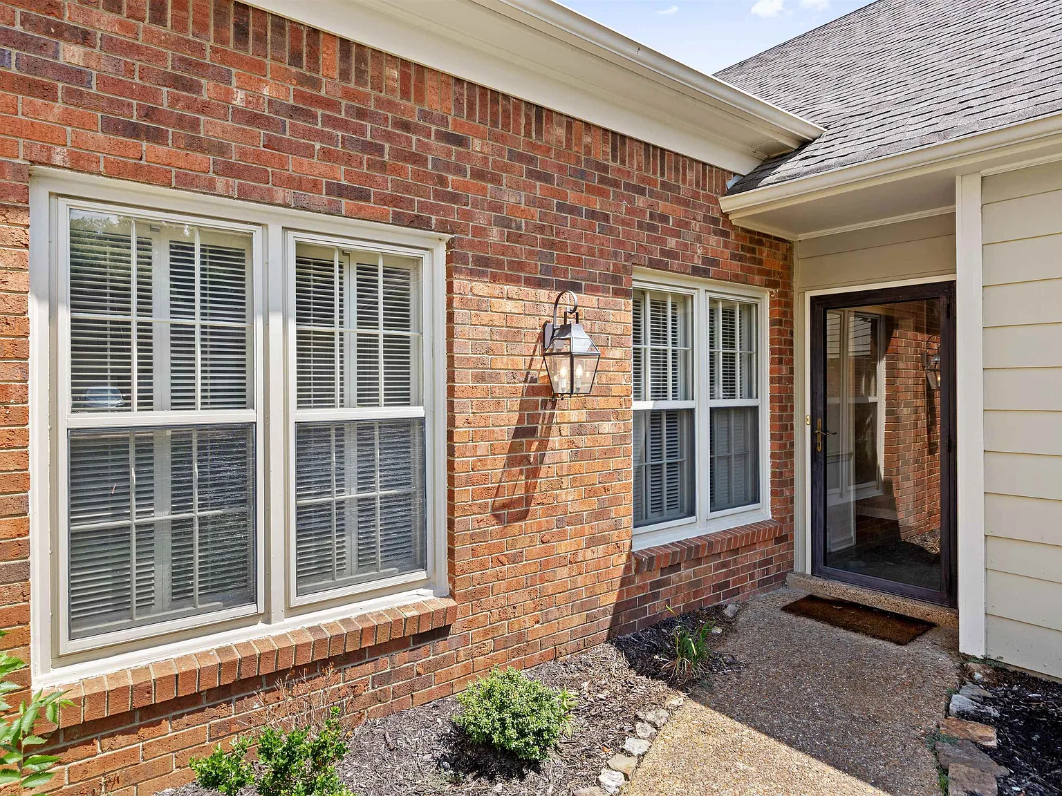 4 bed, 3.5 bath, 2595 sqft, $2,850 — Photo 3