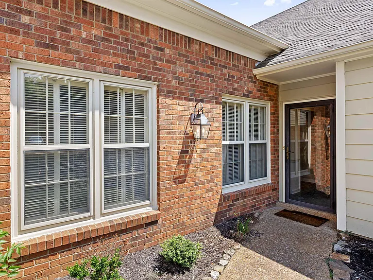 8604 Sandpoint Dr — Photo 3