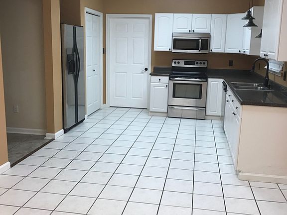 5th image of 717 Westwind Dr