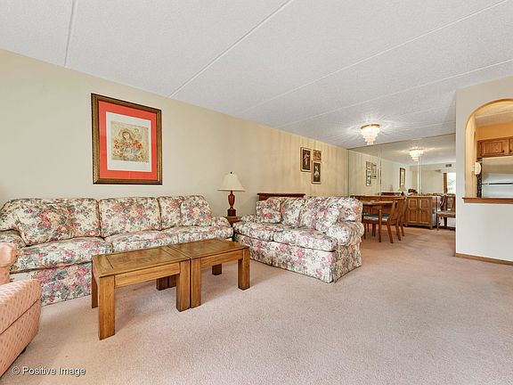 4th image of 6433 W Belle Plaine Ave APT 211