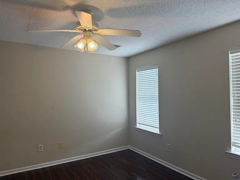 224 Katelyn Cir — Photo 5