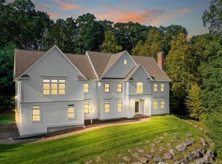 94 Bridgewater Dr, Avon, CT 06001
