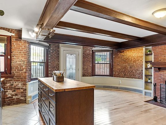5th image of 346 Beacon St APT 1