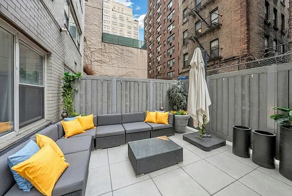 321 E 48th St #1L