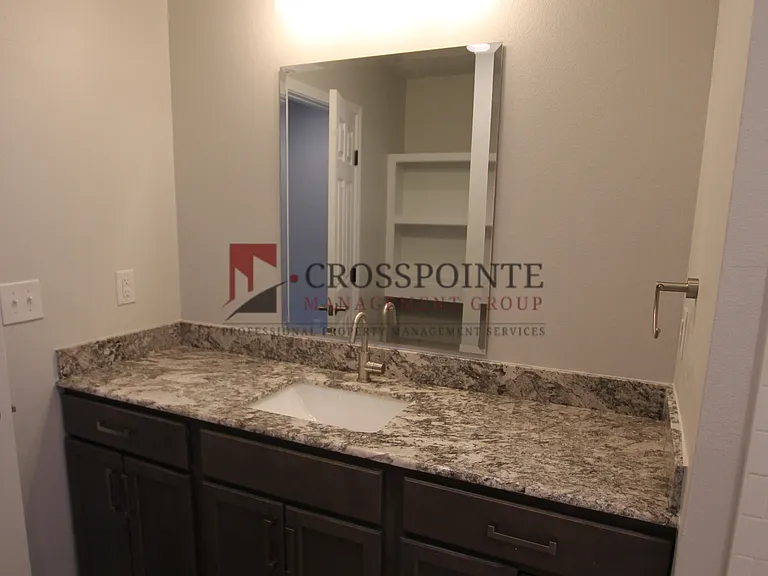 1927 Lindbergh Dr #301 — Photo 23