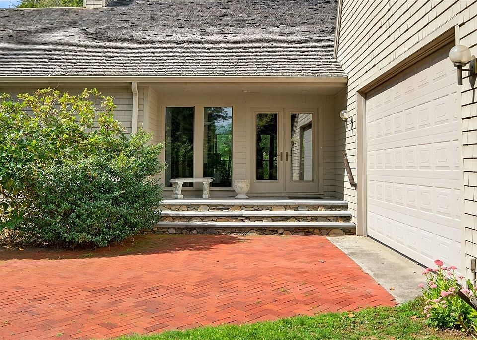 1st image of 923 Drift Rd