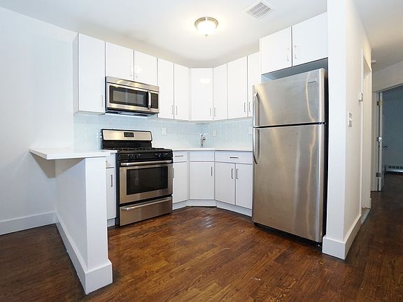 2nd image of 182 Herkimer St APT 3