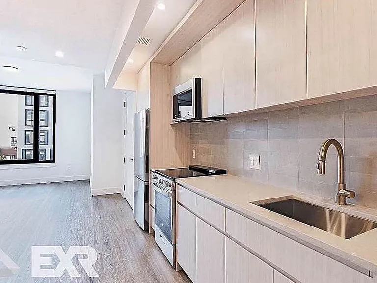 210 Clarkson Ave #405 — Photo 2