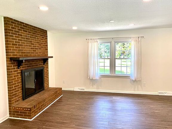 5th image of 733 Catawba Cir N