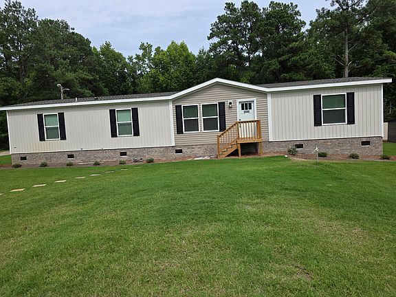 Nicely landscaped. Lawn maintenance included in rent.