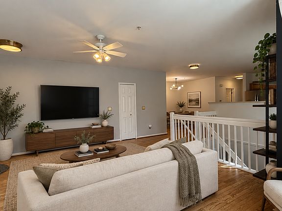 4th image of 1183 Freesia Ct