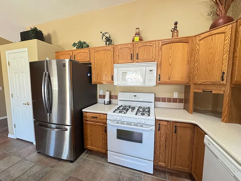 2037 E Desert Palms Dr — Photo 14