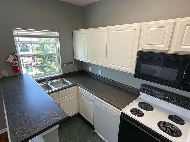 125 N Washington St — Photo 129