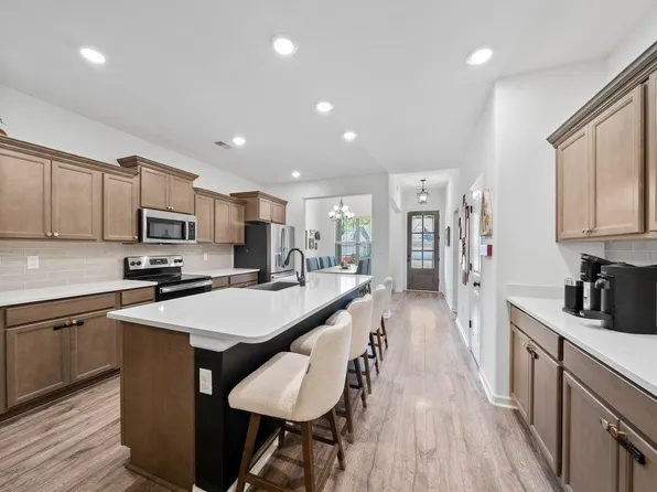 195 Chickasaw Trace Dr, Oakland, TN 38060