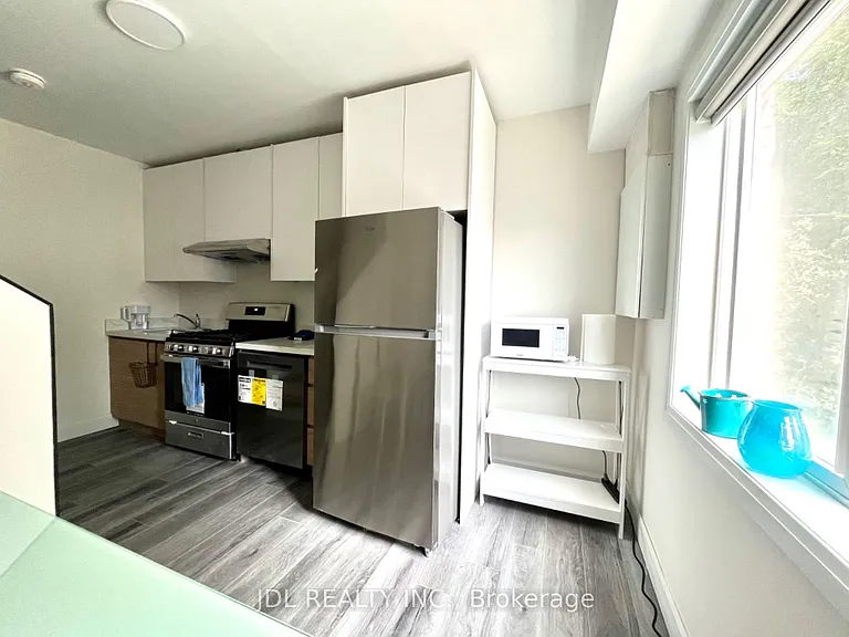 5 Sorauren Ave #7 — Photo 33