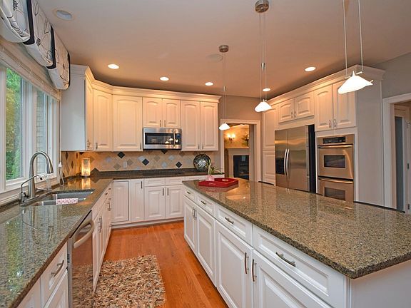 5th image of 793 Cedar Dr