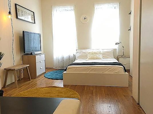 1st image of 241 W 15th St APT 3re