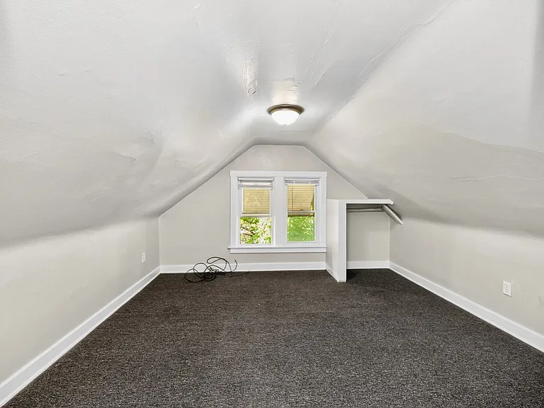 2359 Stratford Ave — Photo 17