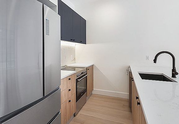 5th image of 25 Bruckner Blvd #1BV