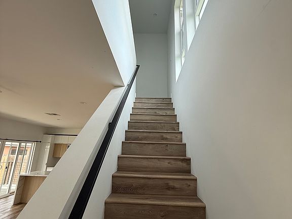 5th image of 5232 Rincon St