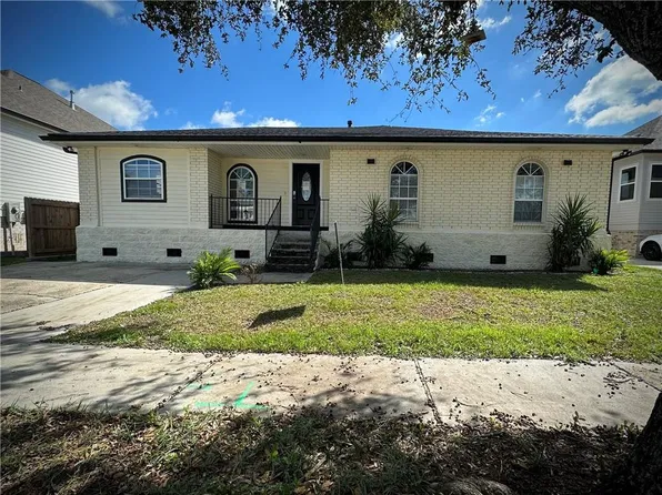 3917 Norwood Dr, Chalmette, LA 70043