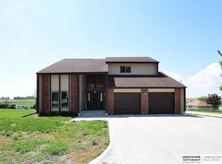 345 Spruce St APT 3, Springfield, NE 68059