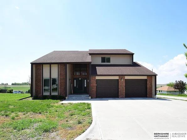 345 Spruce St, Springfield, NE 68059