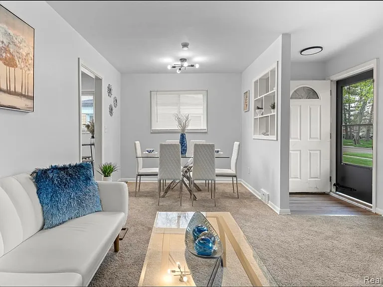 33151 Florence St — Photo 4
