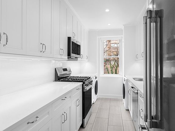 4th image of 215 E 68th St APT 4M