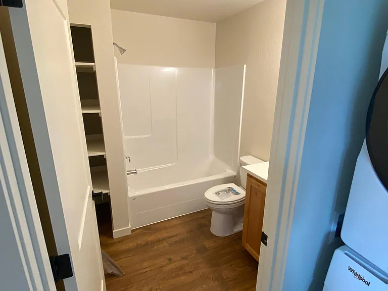 330 Lithia Ave — Photo 10