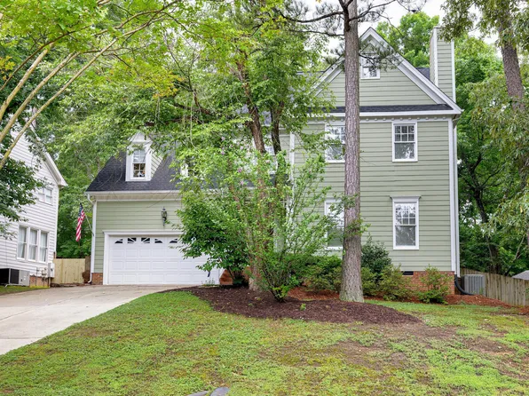 709 Bonhurst Dr, Holly Springs, NC 27540