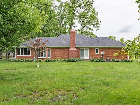 4th image of 392 Glenbrook Ln