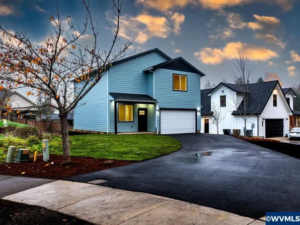 323 Taylor Creek Dr, Sweet Home, OR 97386