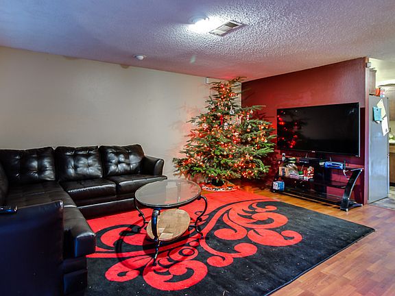 3rd image of 2283 Parkwood Blvd