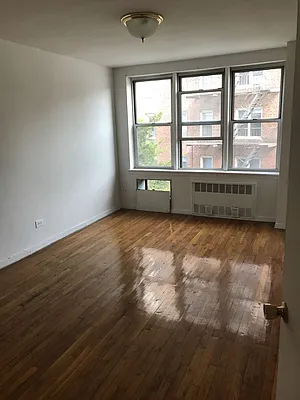Rented by Smart NY Realty LLC | media 17