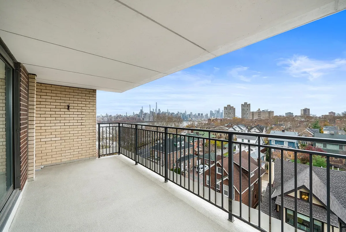 Building Photo - 7855 Boulevard E #6L