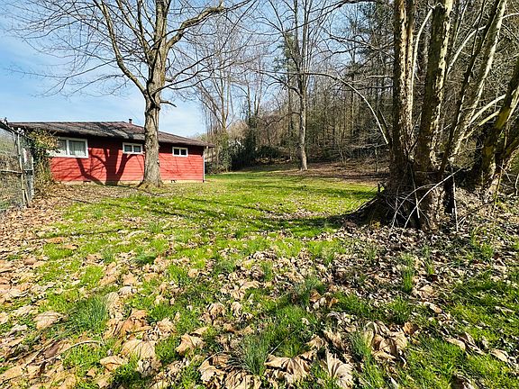 4th image of 212 Town Branch Rd