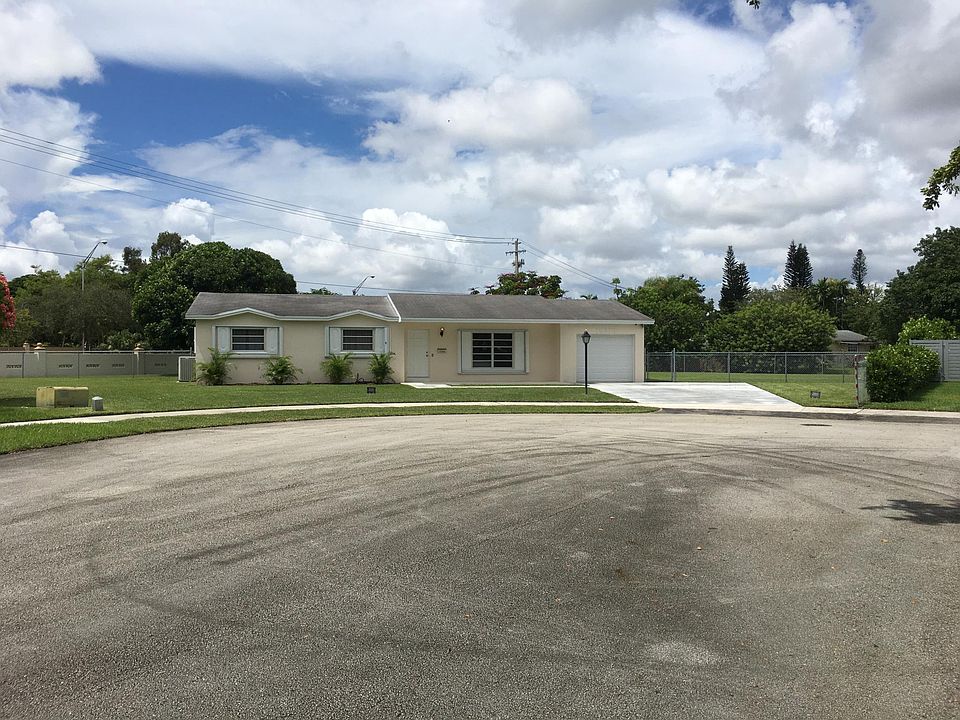 Front - End of Cul-de-Sac